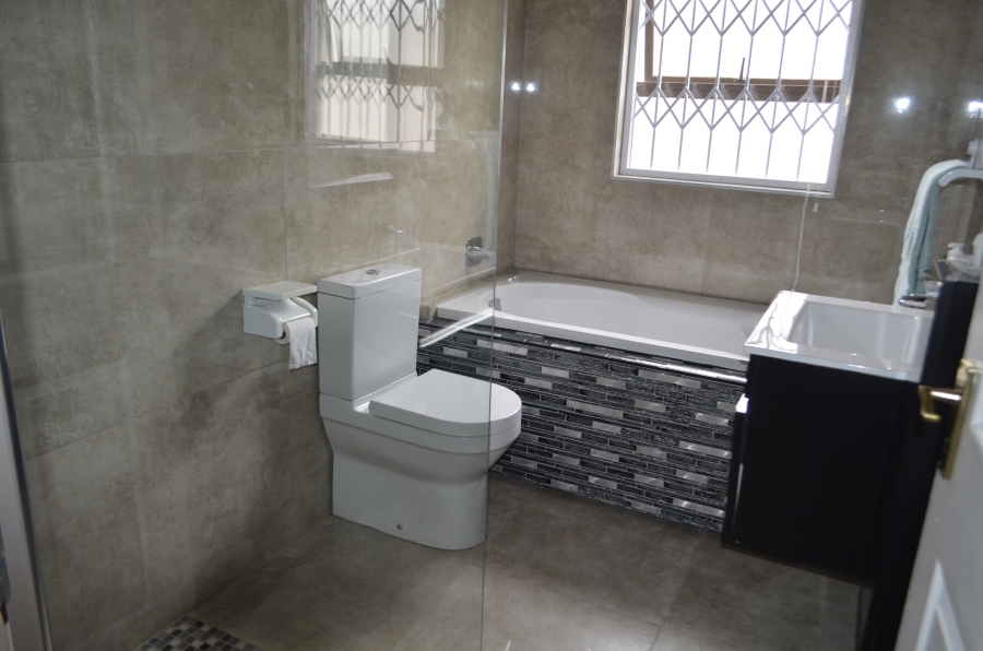 To Let 3 Bedroom Property for Rent in Rouxville Western Cape
